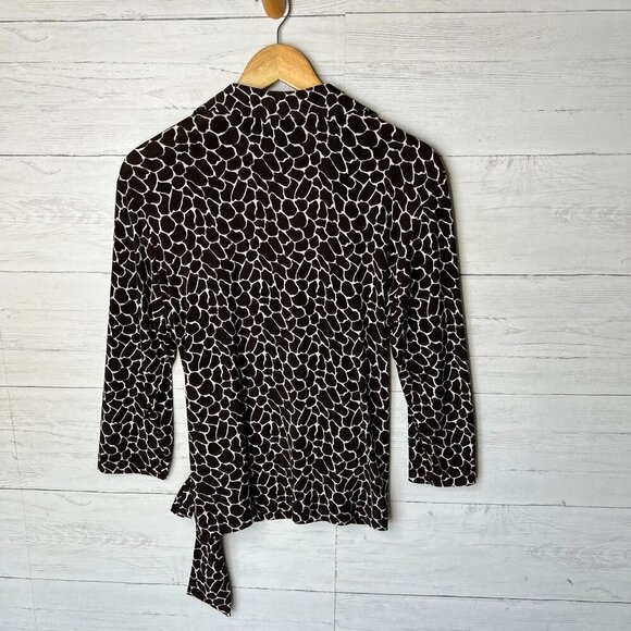 Chicos Blouse Womens Size 1/M Giraffe Print Faux Wrap Long Sleeve Contemporary - Picture 9 of 15